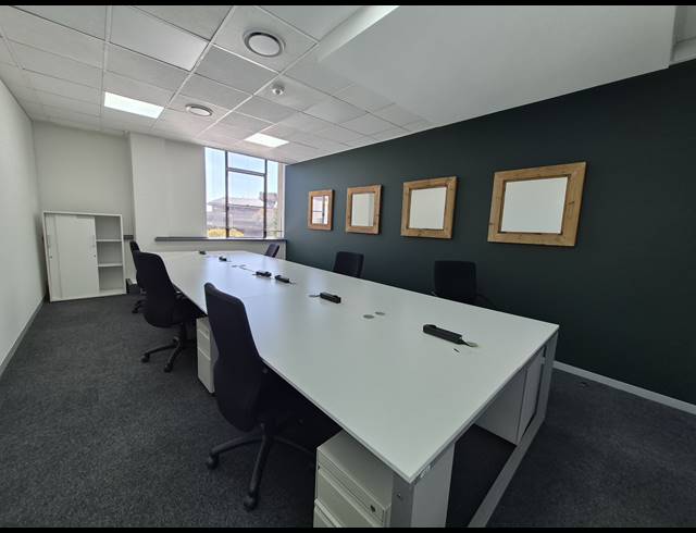52M² SERVICED OFFICE TO LET IN SANDTON CENTRAL